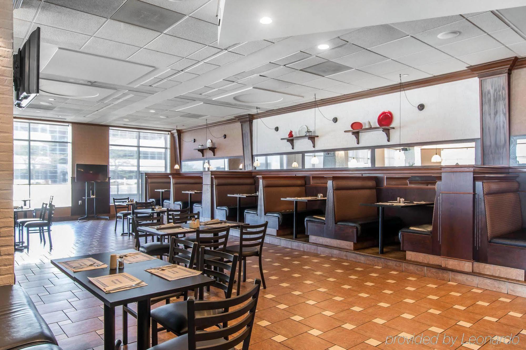 Hotel Embassy By Hilton Montreal Airport Pointe-Claire