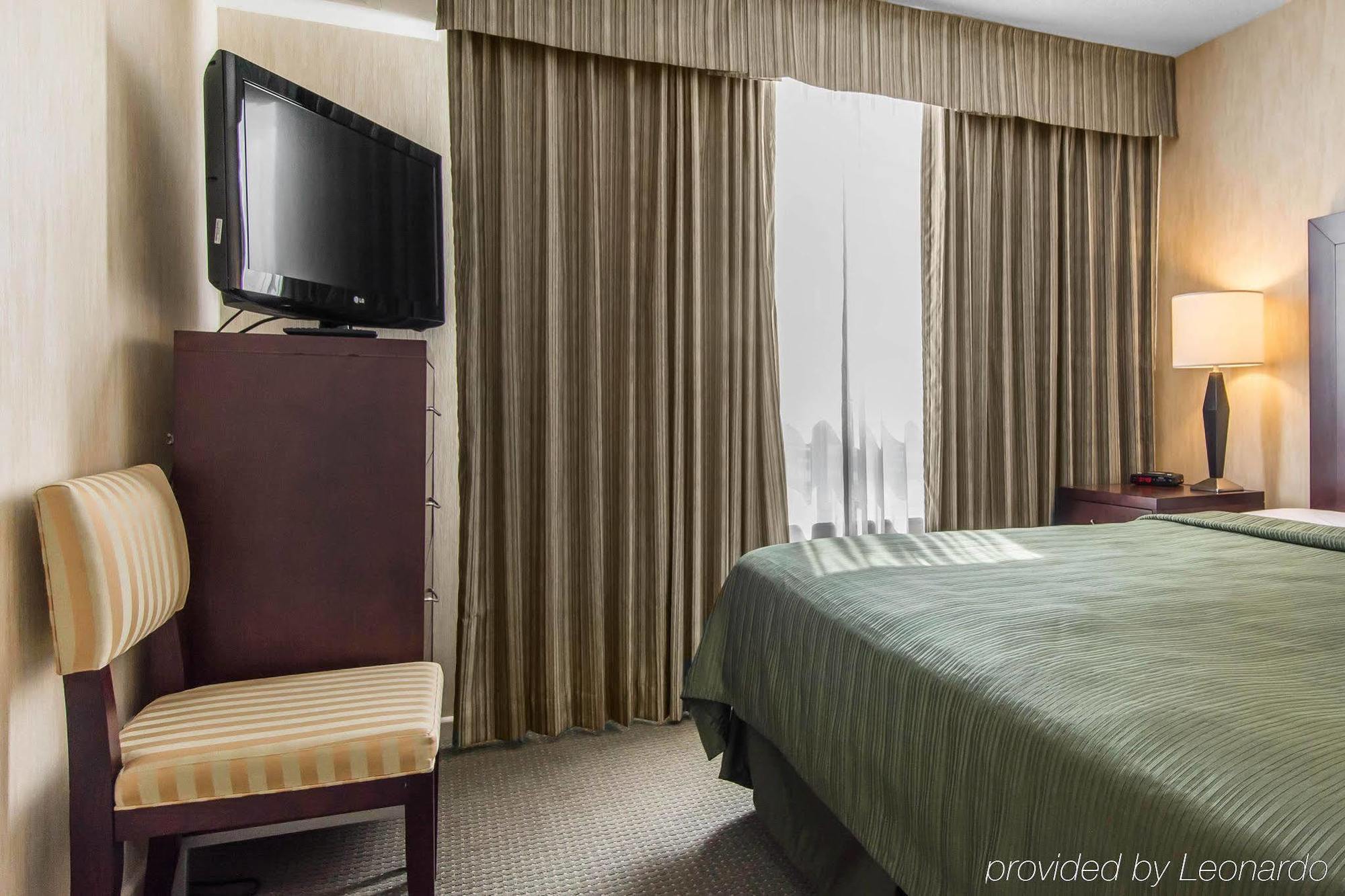 Hotel Embassy By Hilton Montreal Airport Pointe-Claire