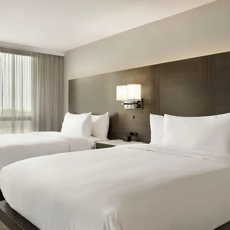 Embassy Suites By Hilton Montreal Airport Pointe-Claire Exterior photo