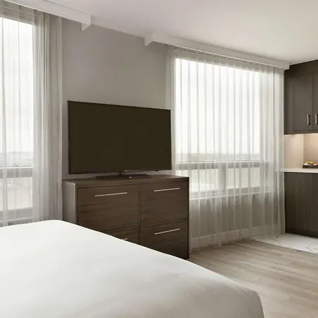 Embassy Suites By Hilton Montreal Airport Pointe-Claire Exterior photo