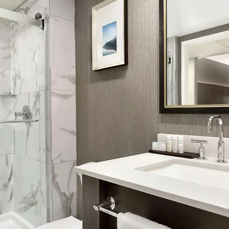 Embassy Suites By Hilton Montreal Airport Pointe-Claire Exterior photo