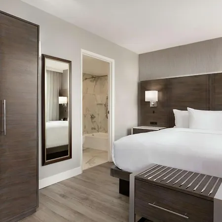 Embassy Suites By Hilton Montreal Airport Pointe-Claire Exterior photo