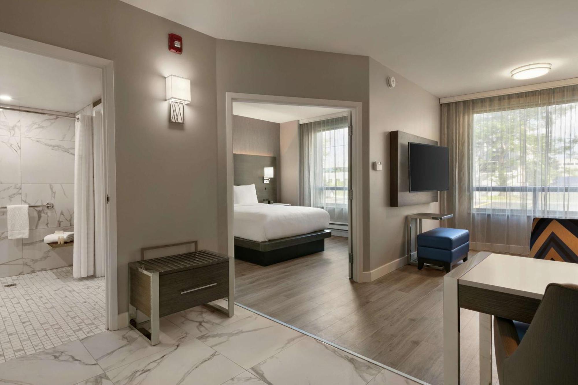 Embassy By Hilton Montreal Airport Hotel Pointe-Claire