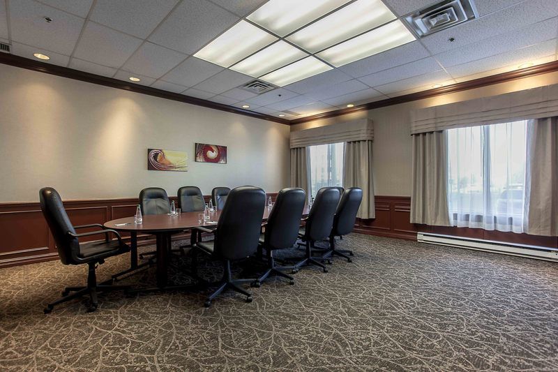 Hotel Embassy By Hilton Montreal Airport