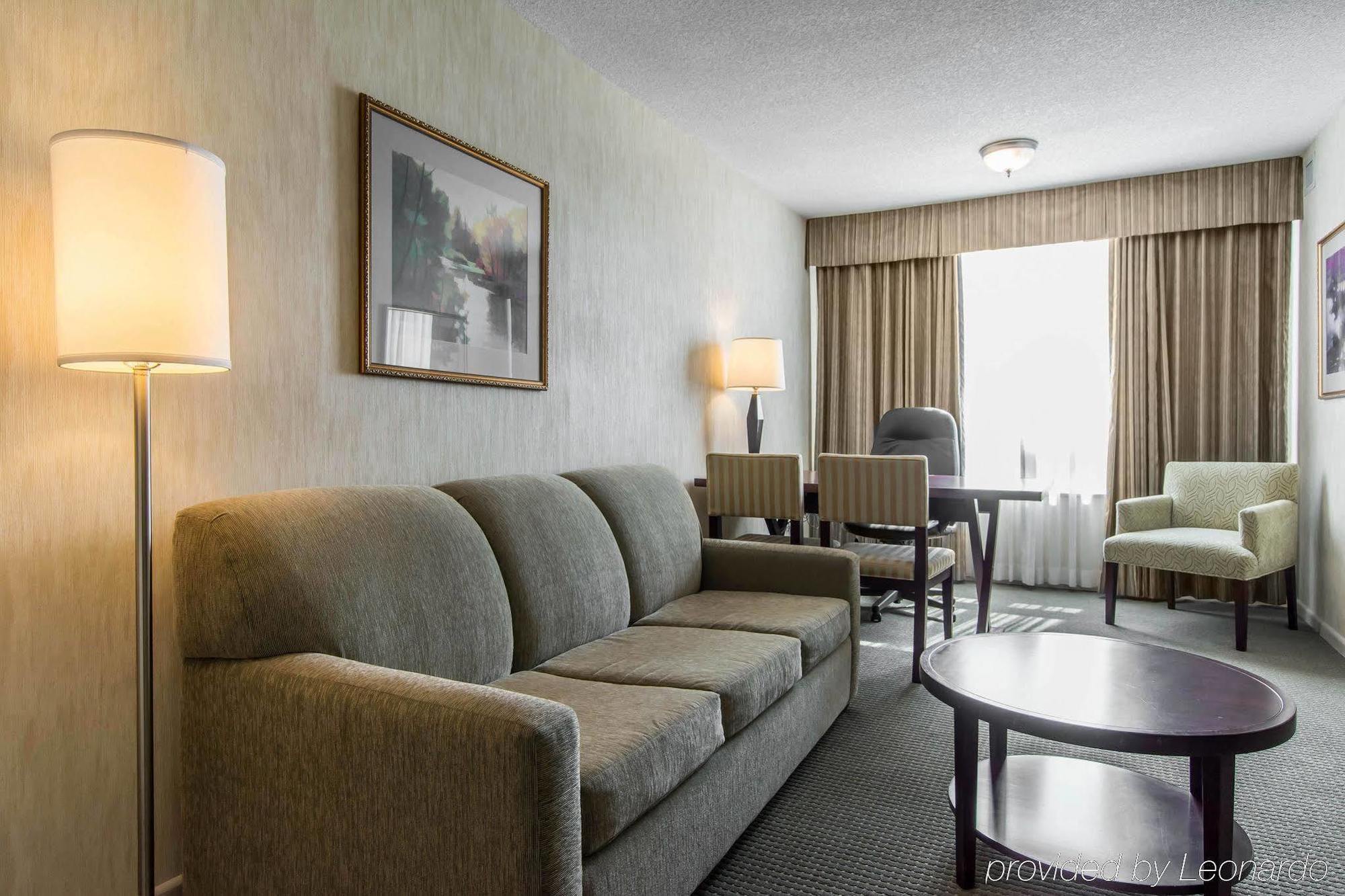 Hotel Embassy By Hilton Montreal Airport