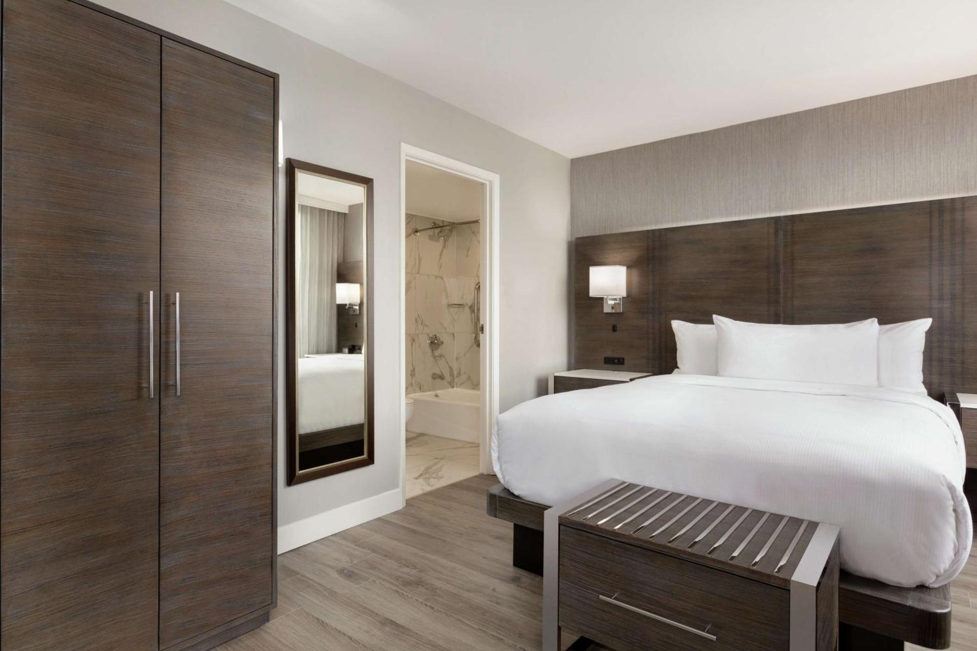 Embassy By Hilton Montreal Airport