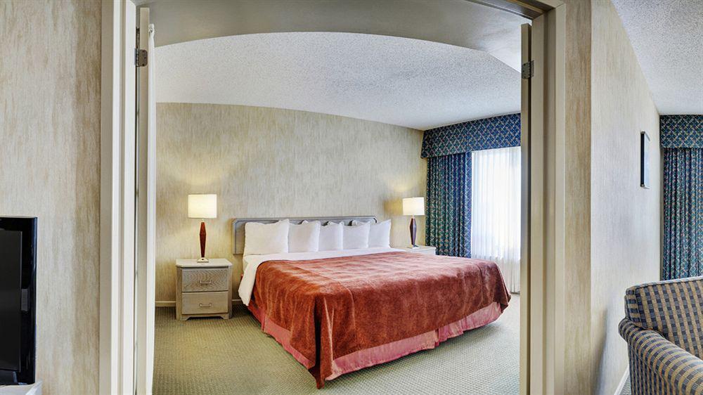 Embassy By Hilton Montreal Airport Hotel Pointe-Claire